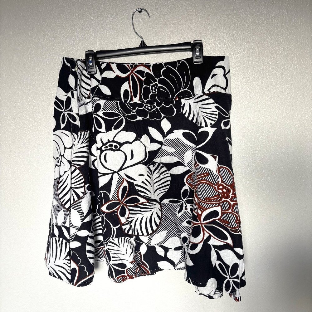 XL Metrowear black, white, and brown floral skirt